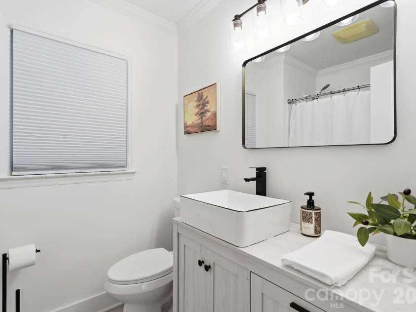 834 Winter Wood Drive, Matthews, NC 28105.  MLS# CAR4436801, YatesRealty ID 57884. 