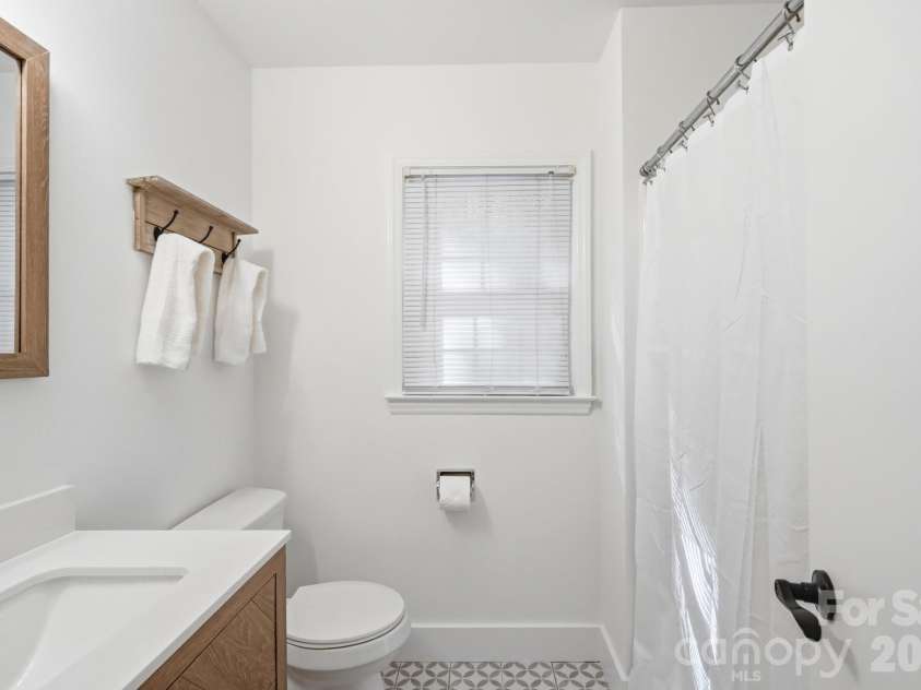 834 Winter Wood Drive, Matthews, NC 28105.  MLS# CAR4436801, YatesRealty ID 57884. 