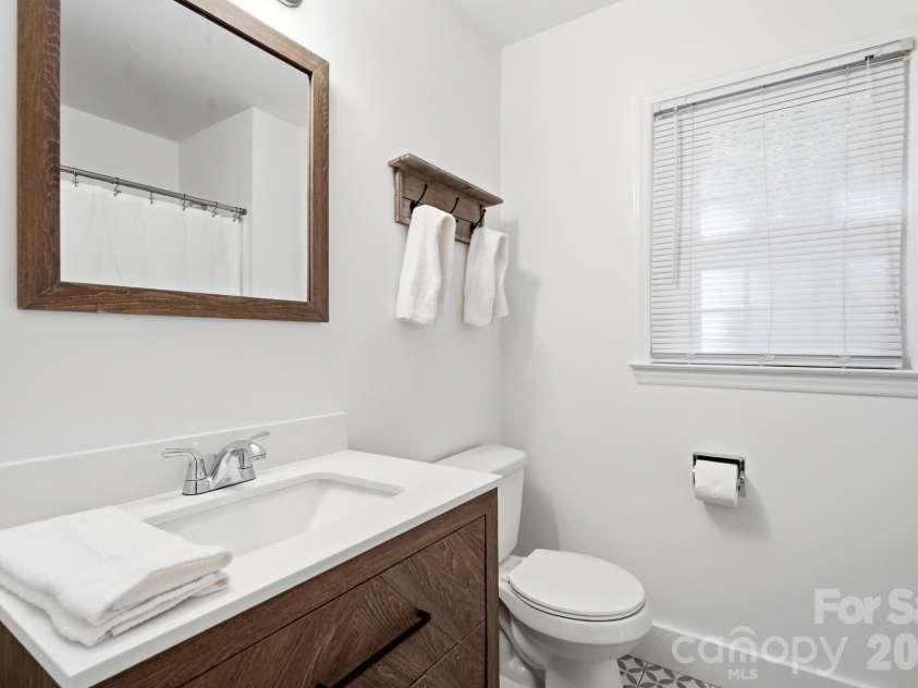 834 Winter Wood Drive, Matthews, NC 28105.  MLS# CAR4436801, YatesRealty ID 57884. 