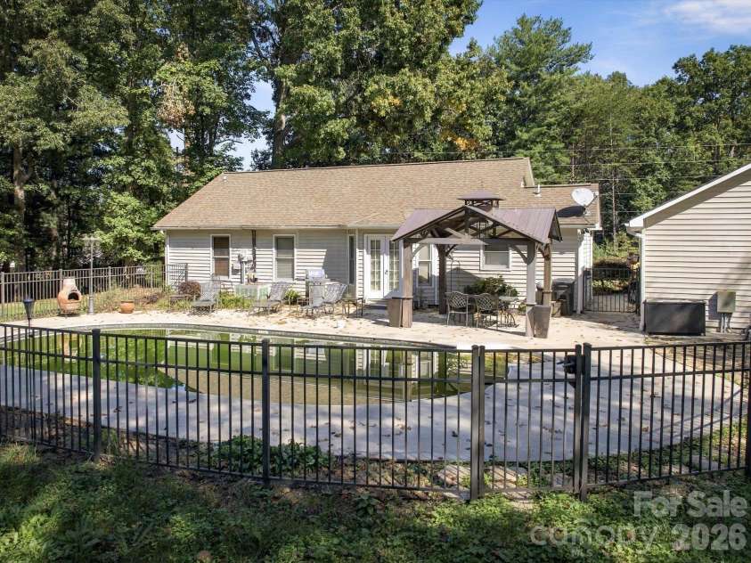 4284 Oakland Drive, Morganton, NC 28655.  MLS# CAR4399559, YatesRealty ID 57886. 