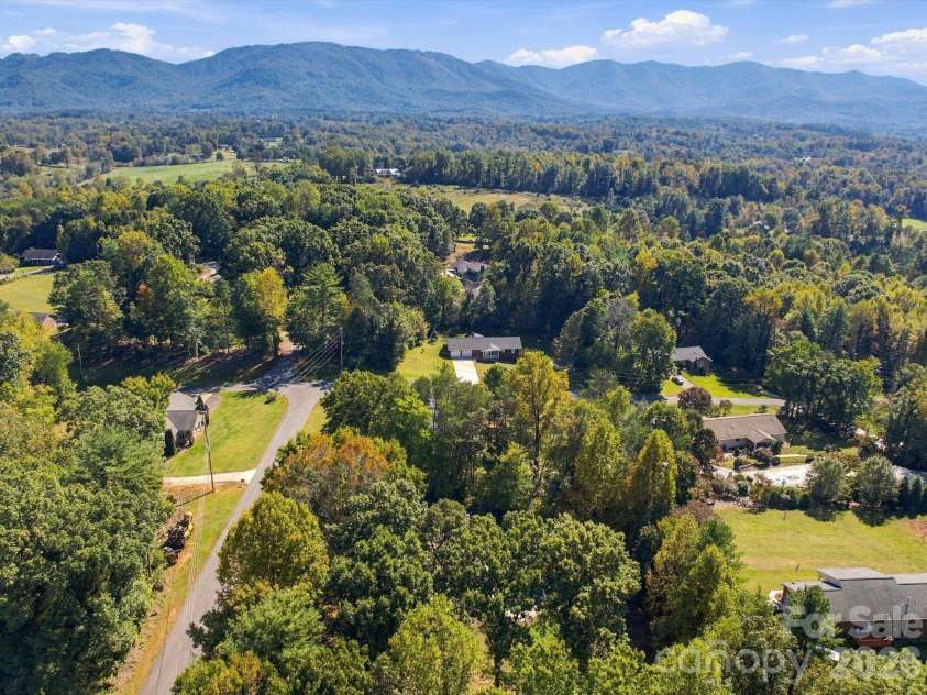 4284 Oakland Drive, Morganton, NC 28655.  MLS# CAR4399559, YatesRealty ID 57886. 