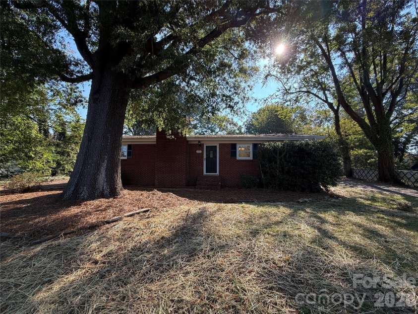 5525 Bertie Avenue, Salisbury, NC 28147.  MLS# CAR4436866, YatesRealty ID 57888. 