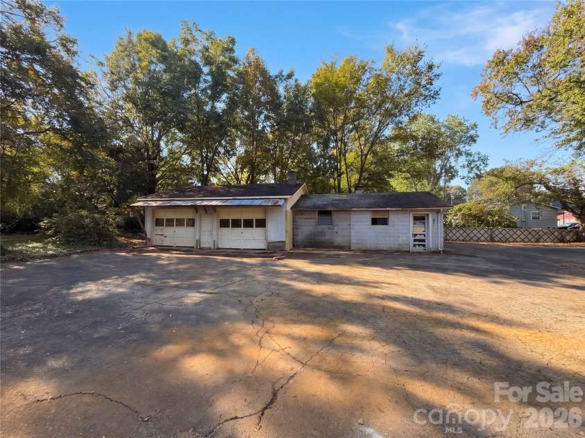 5525 Bertie Avenue, Salisbury, NC 28147.  MLS# CAR4436866, YatesRealty ID 57888. 
