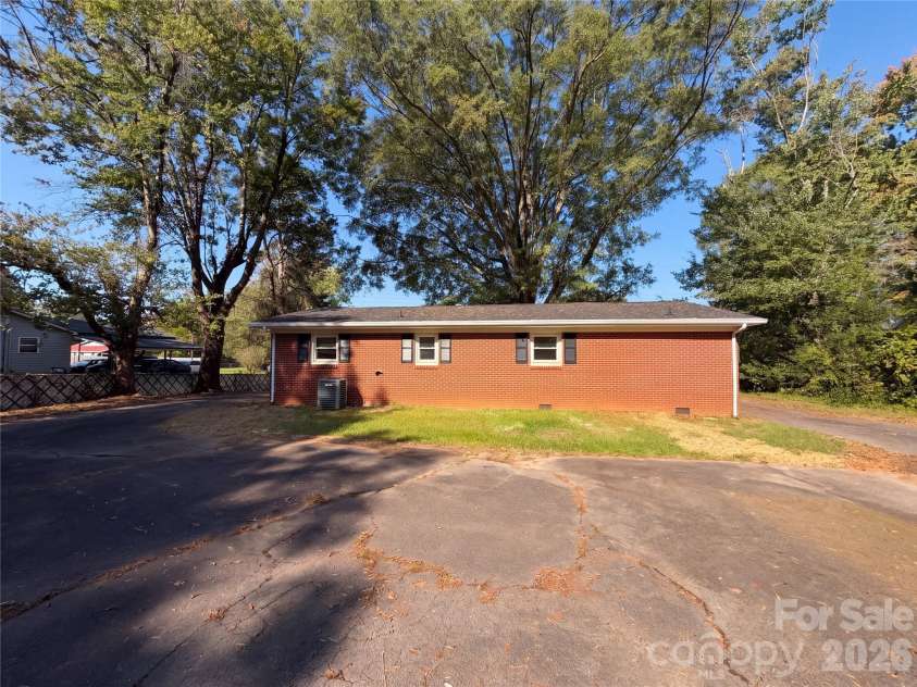5525 Bertie Avenue, Salisbury, NC 28147.  MLS# CAR4436866, YatesRealty ID 57888. 