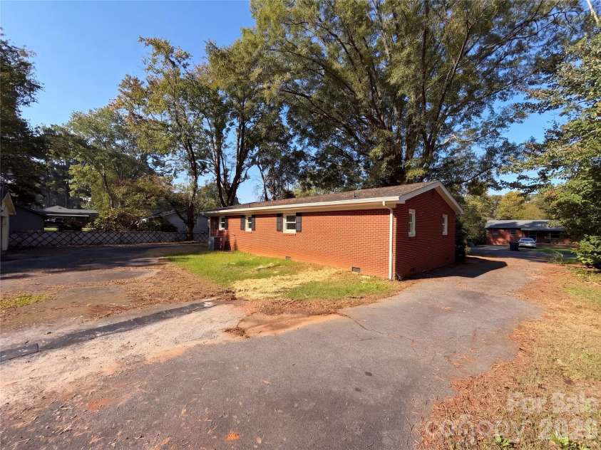5525 Bertie Avenue, Salisbury, NC 28147.  MLS# CAR4436866, YatesRealty ID 57888. 