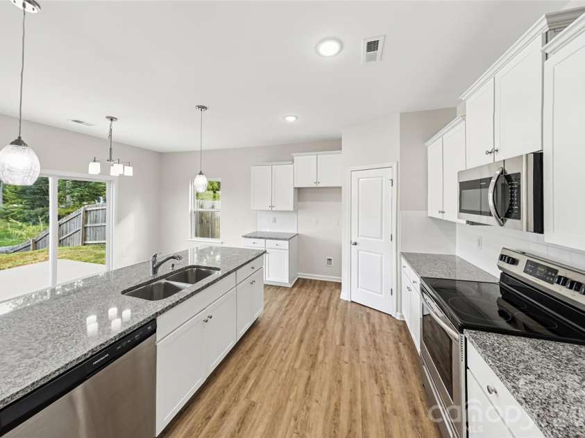 3209 Ainsley Woods Drive, Charlotte, NC 28214.  MLS# CAR4436859, YatesRealty ID 57889. 
