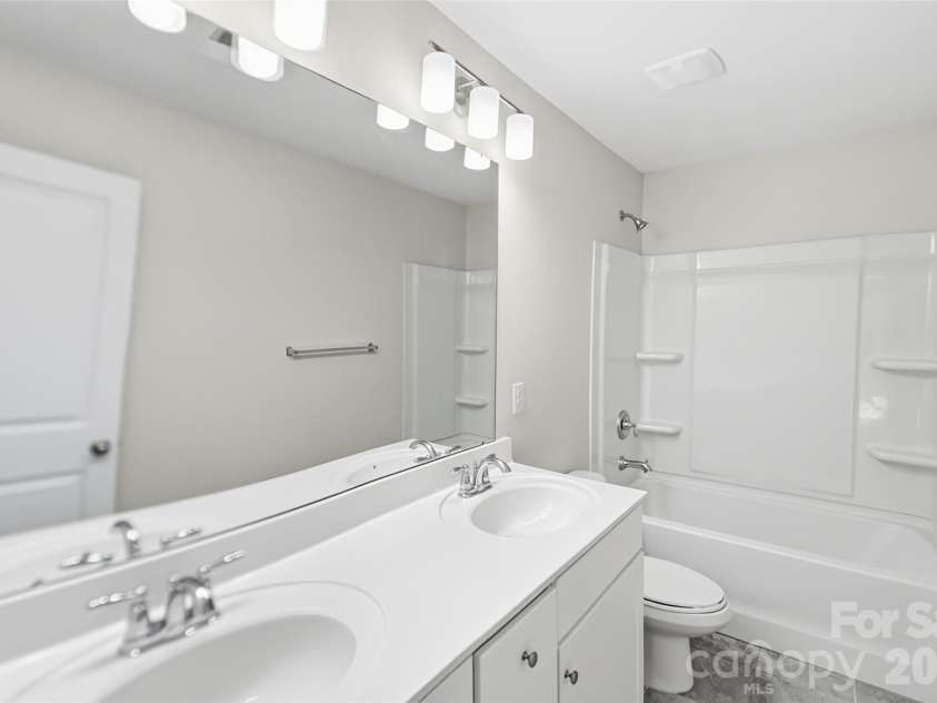 3209 Ainsley Woods Drive, Charlotte, NC 28214.  MLS# CAR4436859, YatesRealty ID 57889. 