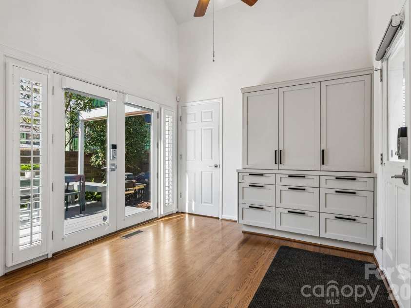 628 Olmsted Park Place, Charlotte, NC 28203.  MLS# CAR4354925, YatesRealty ID 5789. 