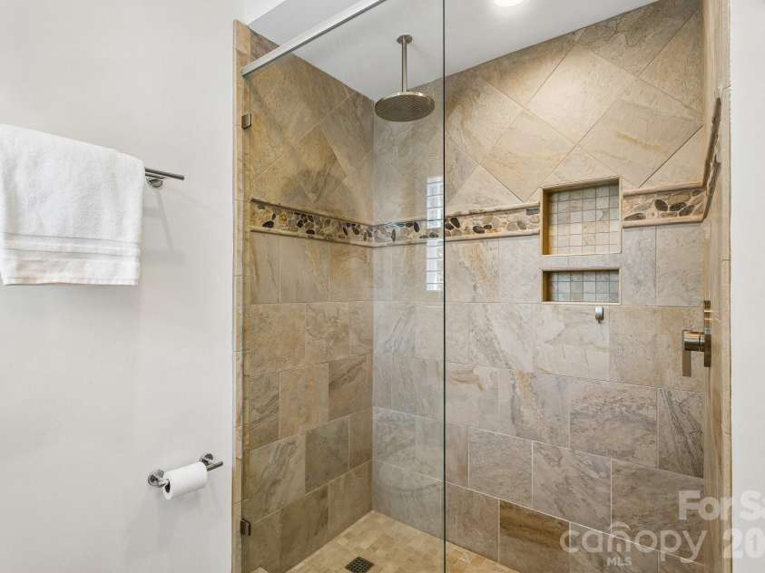 628 Olmsted Park Place, Charlotte, NC 28203.  MLS# CAR4354925, YatesRealty ID 5789. 