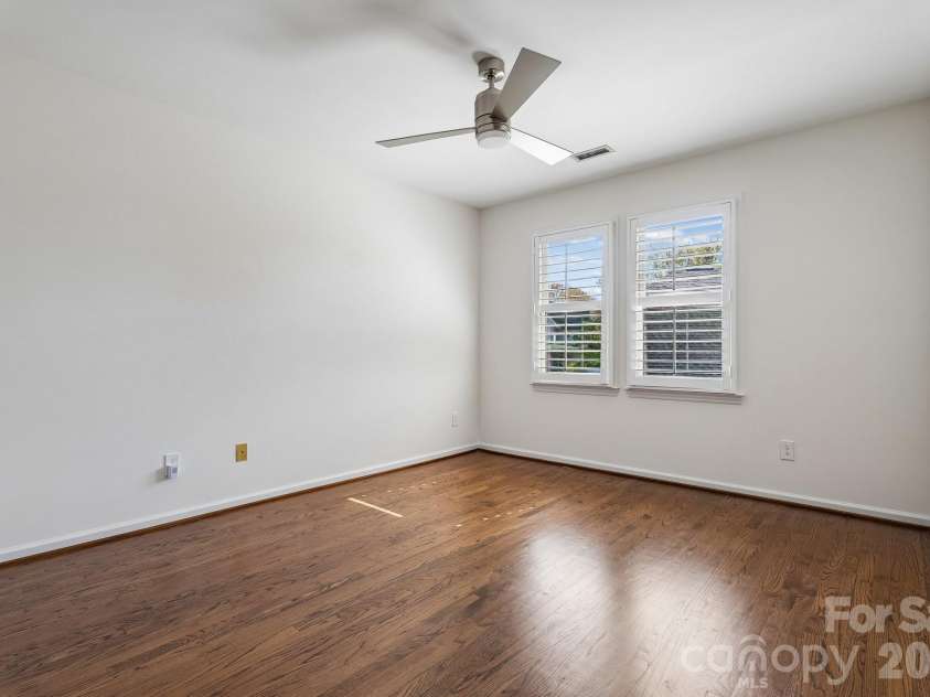 628 Olmsted Park Place, Charlotte, NC 28203.  MLS# CAR4354925, YatesRealty ID 5789. 