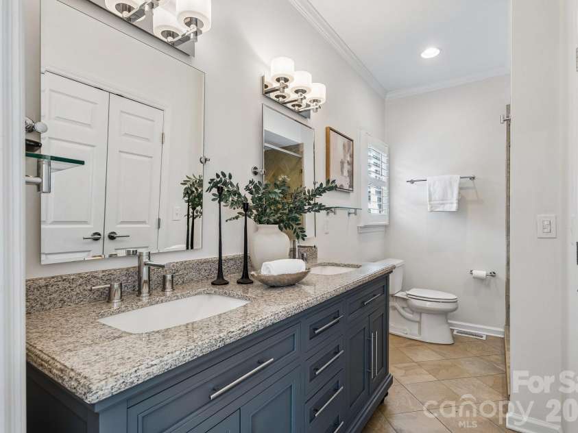 628 Olmsted Park Place, Charlotte, NC 28203.  MLS# CAR4354925, YatesRealty ID 5789. 
