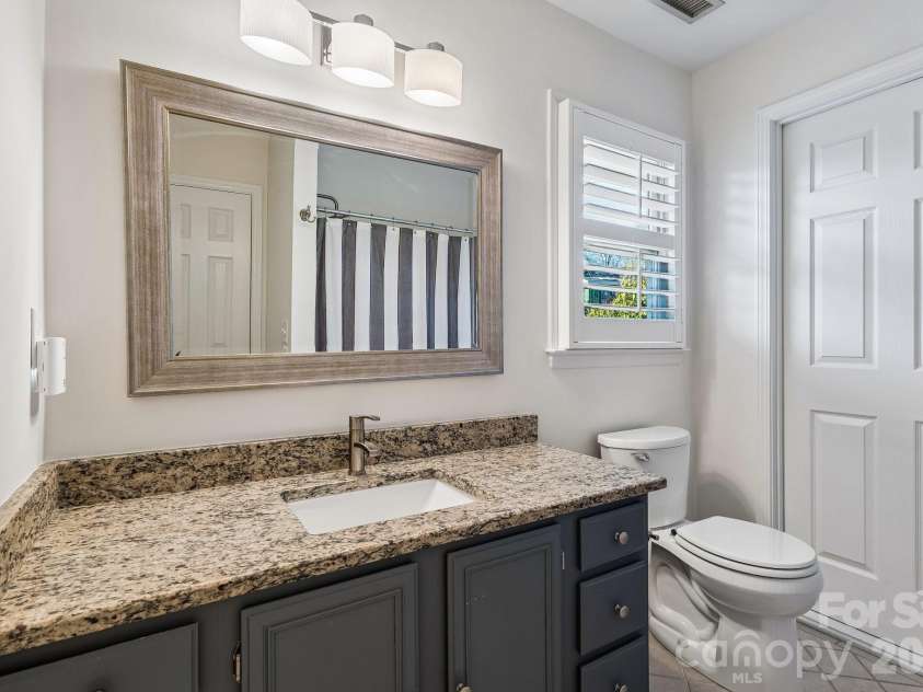 628 Olmsted Park Place, Charlotte, NC 28203.  MLS# CAR4354925, YatesRealty ID 5789. 
