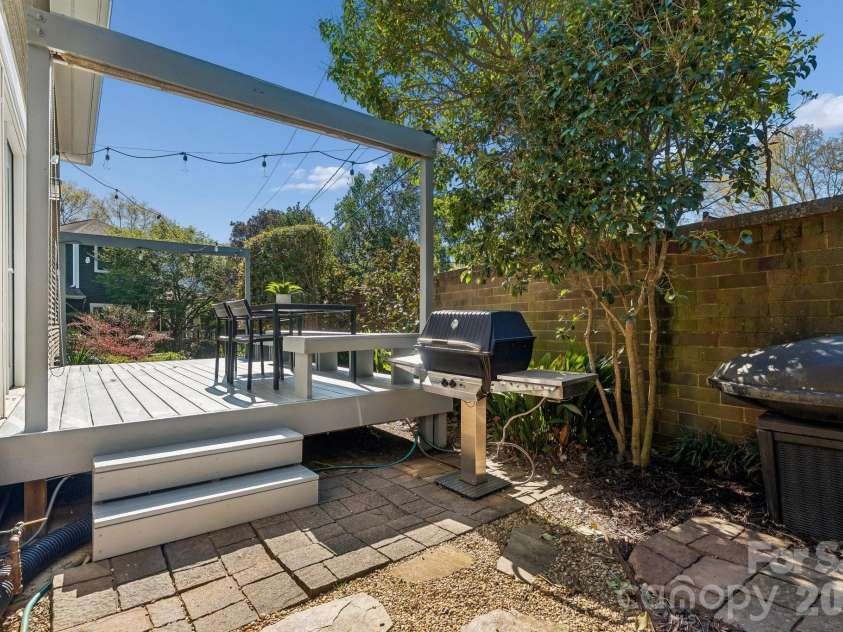 628 Olmsted Park Place, Charlotte, NC 28203.  MLS# CAR4354925, YatesRealty ID 5789. 