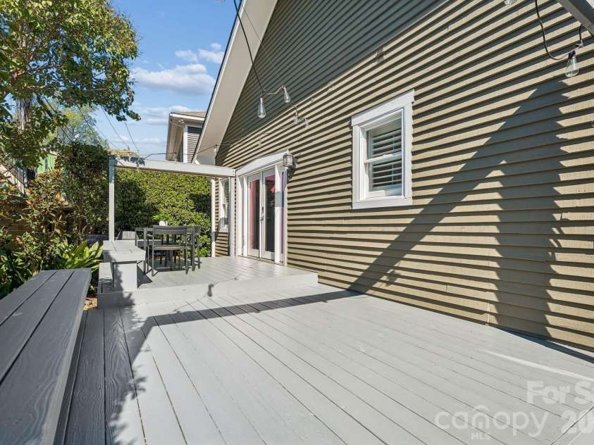 628 Olmsted Park Place, Charlotte, NC 28203.  MLS# CAR4354925, YatesRealty ID 5789. 