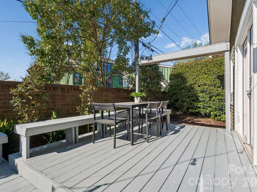 628 Olmsted Park Place, Charlotte, NC 28203.  MLS# CAR4354925, YatesRealty ID 5789. 