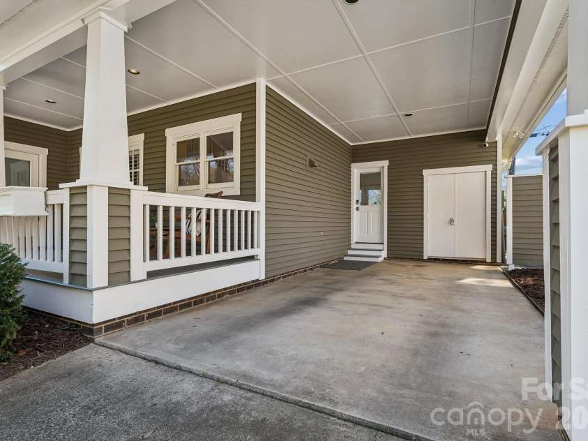 628 Olmsted Park Place, Charlotte, NC 28203.  MLS# CAR4354925, YatesRealty ID 5789. 