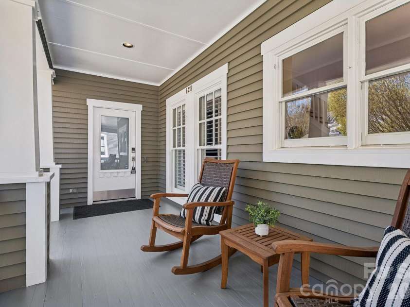 628 Olmsted Park Place, Charlotte, NC 28203.  MLS# CAR4354925, YatesRealty ID 5789. 