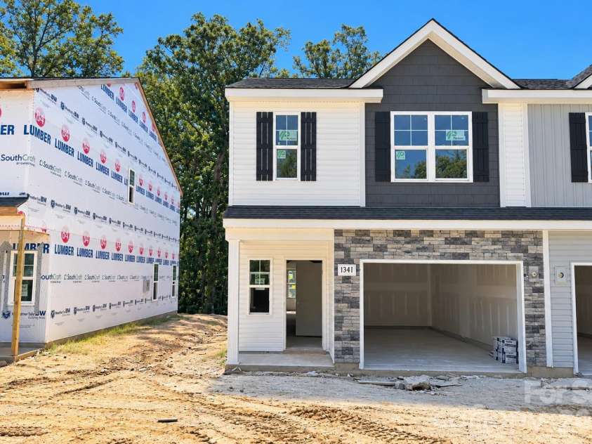 1341 Santee Street, Charlotte, NC 28208.  MLS# CAR4436871, YatesRealty ID 57890. 