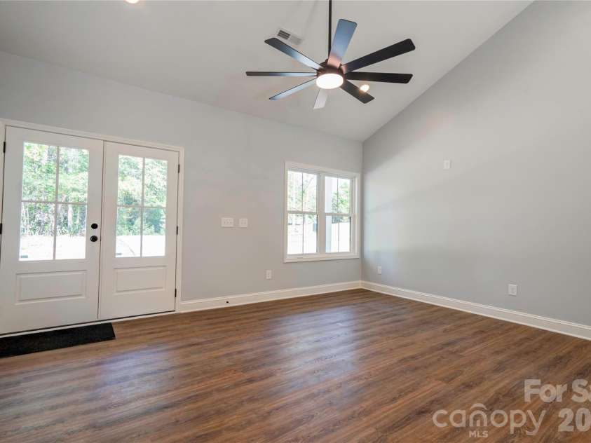 231 Hardin Circle, Grover, NC 28073.  MLS# CAR4436863, YatesRealty ID 57895. Family Room