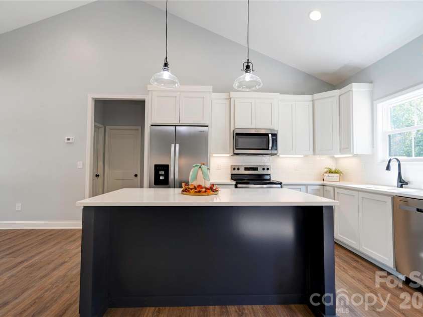 231 Hardin Circle, Grover, NC 28073.  MLS# CAR4436863, YatesRealty ID 57895. Kitchen