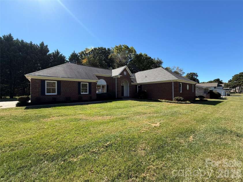 5244 Dayan Drive, Charlotte, NC 28216.  MLS# CAR4436890, YatesRealty ID 57898. 