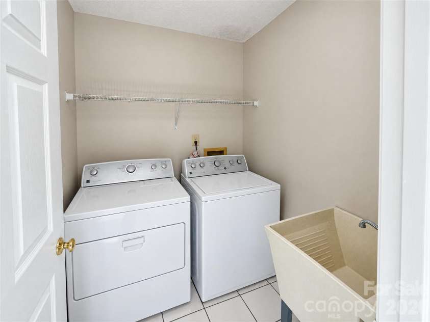 5244 Dayan Drive, Charlotte, NC 28216.  MLS# CAR4436890, YatesRealty ID 57898. 