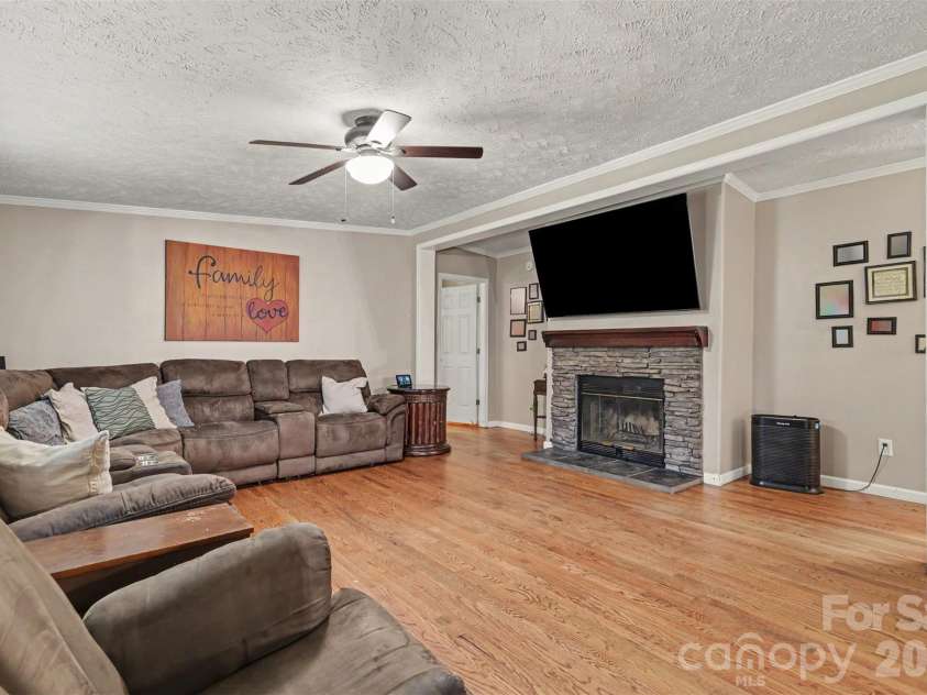 5821 Hidden Oaks Lane, Clover, SC 29710.  MLS# CAR4435769, YatesRealty ID 57899. 