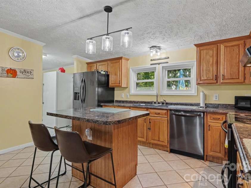 5821 Hidden Oaks Lane, Clover, SC 29710.  MLS# CAR4435769, YatesRealty ID 57899. 