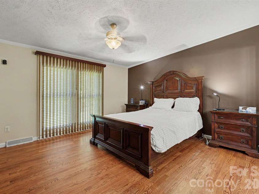 5821 Hidden Oaks Lane, Clover, SC 29710.  MLS# CAR4435769, YatesRealty ID 57899. 