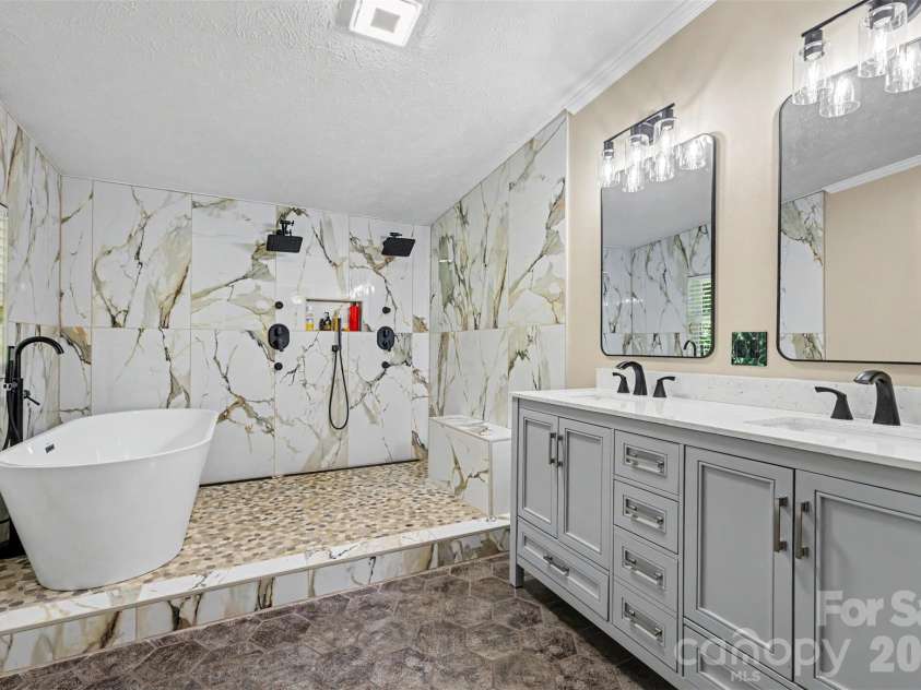 5821 Hidden Oaks Lane, Clover, SC 29710.  MLS# CAR4435769, YatesRealty ID 57899. 