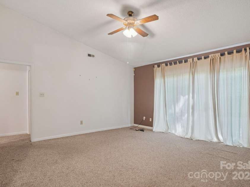 5531 Doverstone Court, Charlotte, NC 28208.  MLS# CAR4282896, YatesRealty ID 579. 