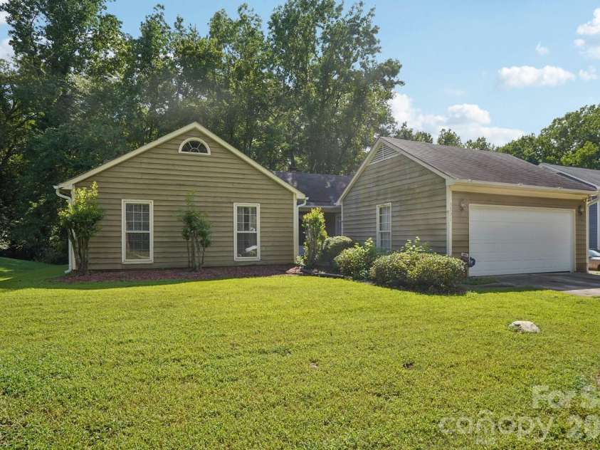 5531 Doverstone Court, Charlotte, NC 28208.  MLS# CAR4282896, YatesRealty ID 579. 