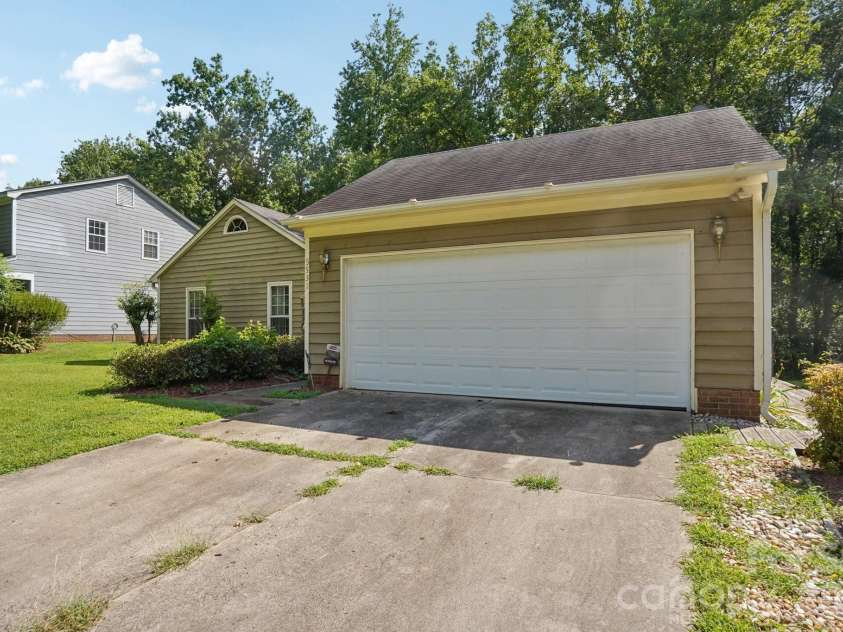 5531 Doverstone Court, Charlotte, NC 28208.  MLS# CAR4282896, YatesRealty ID 579. 