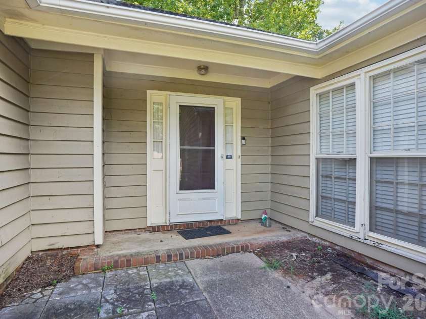 5531 Doverstone Court, Charlotte, NC 28208.  MLS# CAR4282896, YatesRealty ID 579. 