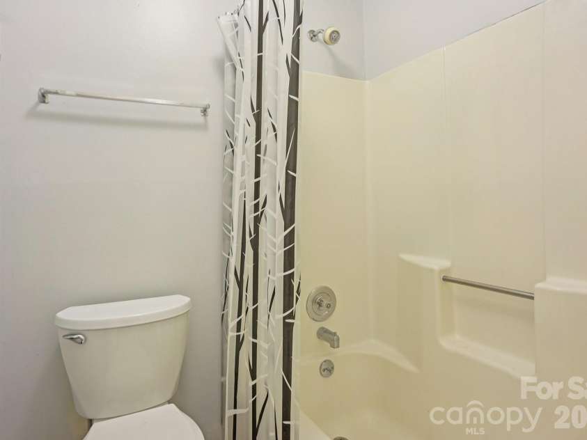 5531 Doverstone Court, Charlotte, NC 28208.  MLS# CAR4282896, YatesRealty ID 579. 