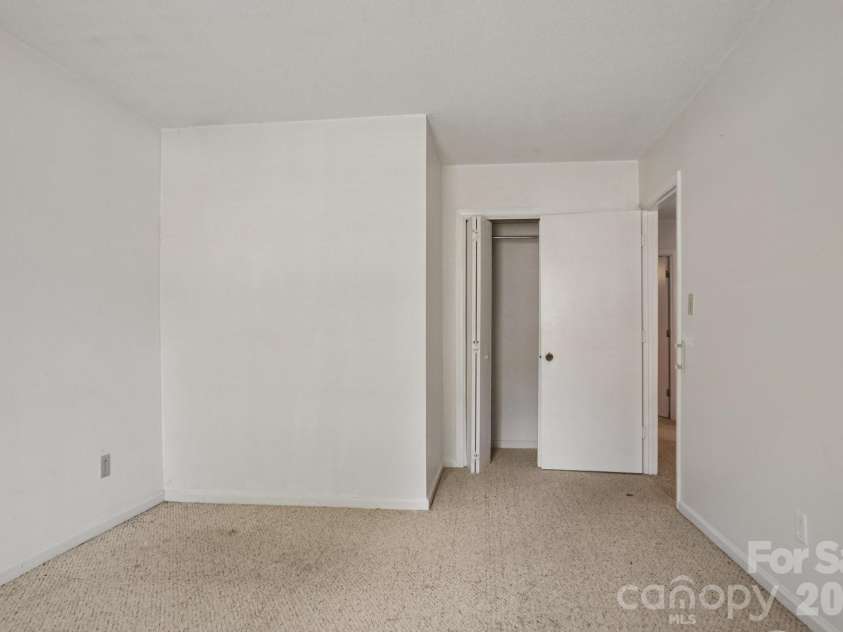 5531 Doverstone Court, Charlotte, NC 28208.  MLS# CAR4282896, YatesRealty ID 579. 