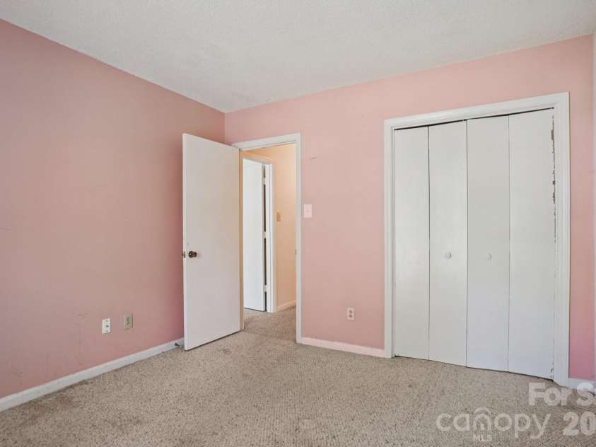 5531 Doverstone Court, Charlotte, NC 28208.  MLS# CAR4282896, YatesRealty ID 579. 