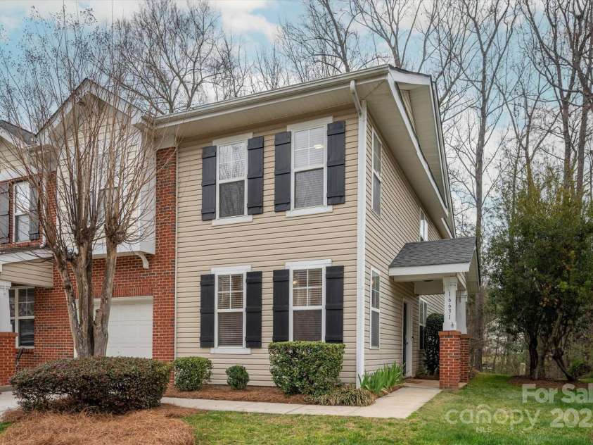 16631 Commons Creek Drive, Charlotte, NC 28277.  MLS# CAR4243159, YatesRealty ID 5790. 