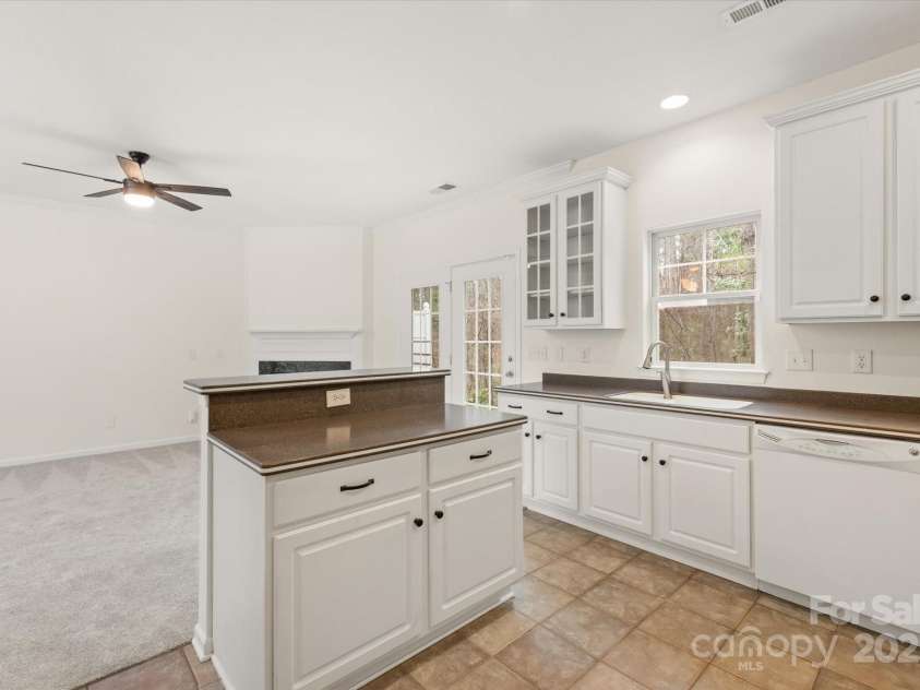 16631 Commons Creek Drive, Charlotte, NC 28277.  MLS# CAR4243159, YatesRealty ID 5790. 