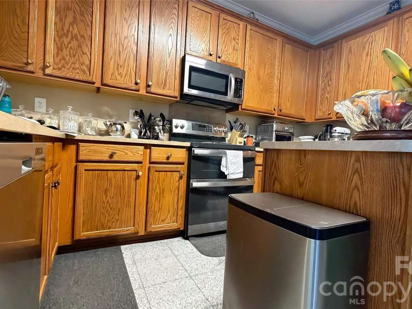 8428 Glaze Court, Charlotte, NC 28269.  MLS# CAR4436551, YatesRealty ID 57900. 