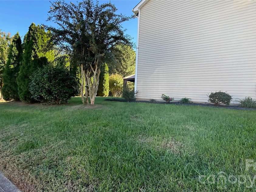8428 Glaze Court, Charlotte, NC 28269.  MLS# CAR4436551, YatesRealty ID 57900. 