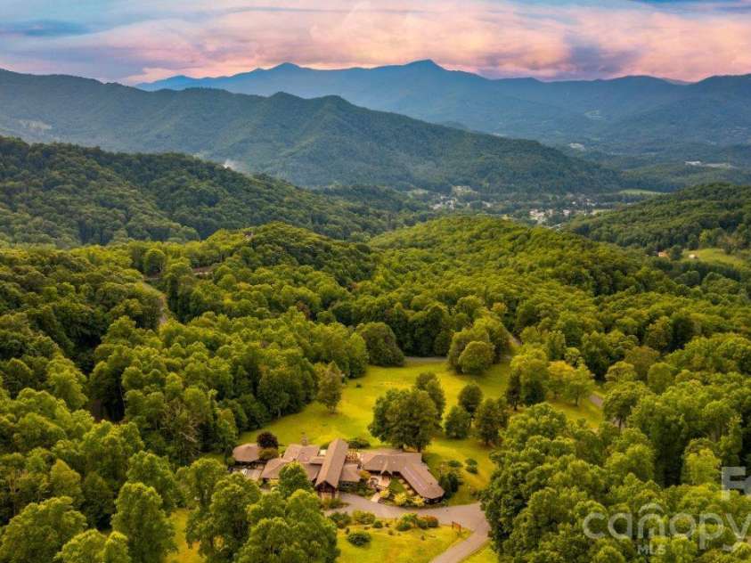 676 Arlington Road, Waynesville, NC 28786.  MLS# CAR4436898, YatesRealty ID 57901. 