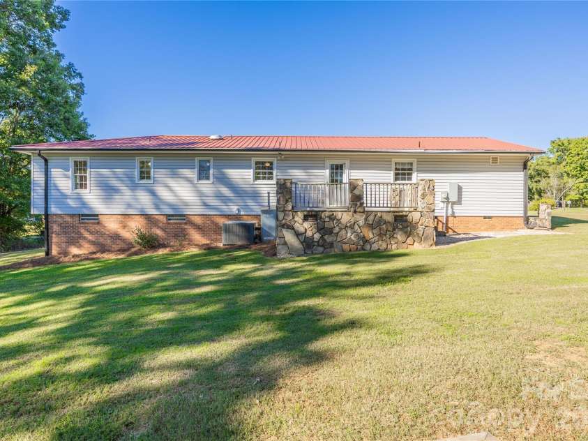 149 Seeley Drive, Denton, NC 27239.  MLS# CAR4435316, YatesRealty ID 57904. Back deck