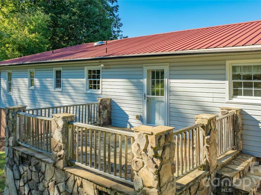 149 Seeley Drive, Denton, NC 27239.  MLS# CAR4435316, YatesRealty ID 57904. Back yard