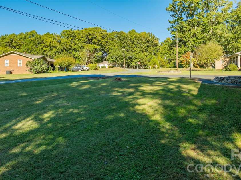 149 Seeley Drive, Denton, NC 27239.  MLS# CAR4435316, YatesRealty ID 57904. Front yard
