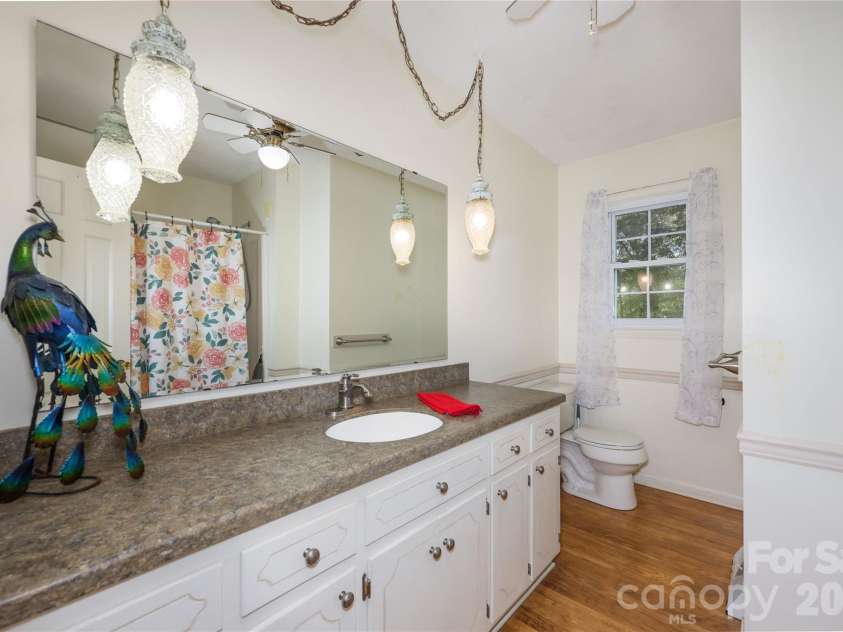 149 Seeley Drive, Denton, NC 27239.  MLS# CAR4435316, YatesRealty ID 57904. Hall bath