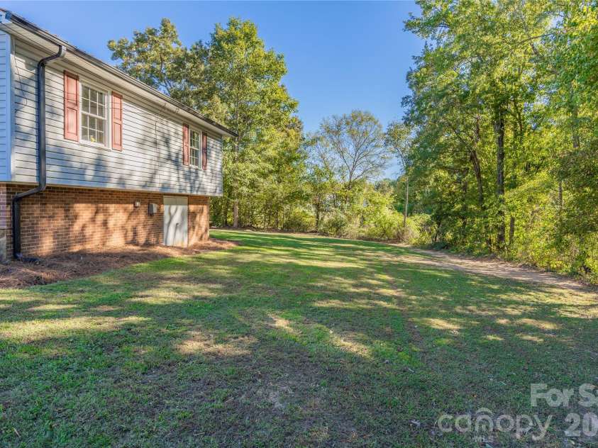 149 Seeley Drive, Denton, NC 27239.  MLS# CAR4435316, YatesRealty ID 57904. Side yard