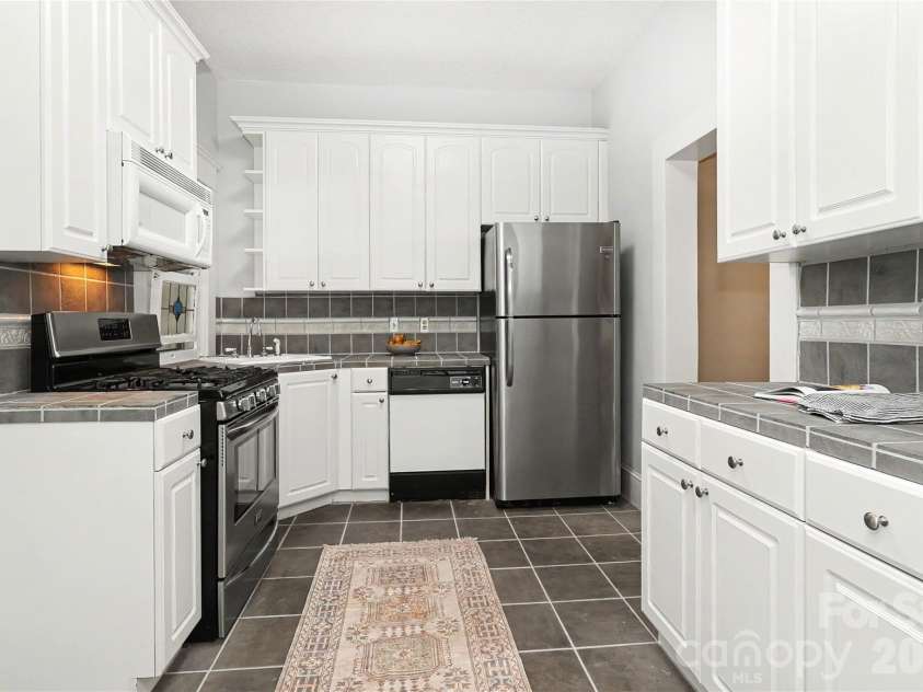 1933 Park Road, Charlotte, NC 28203.  MLS# CAR4435798, YatesRealty ID 57906. 