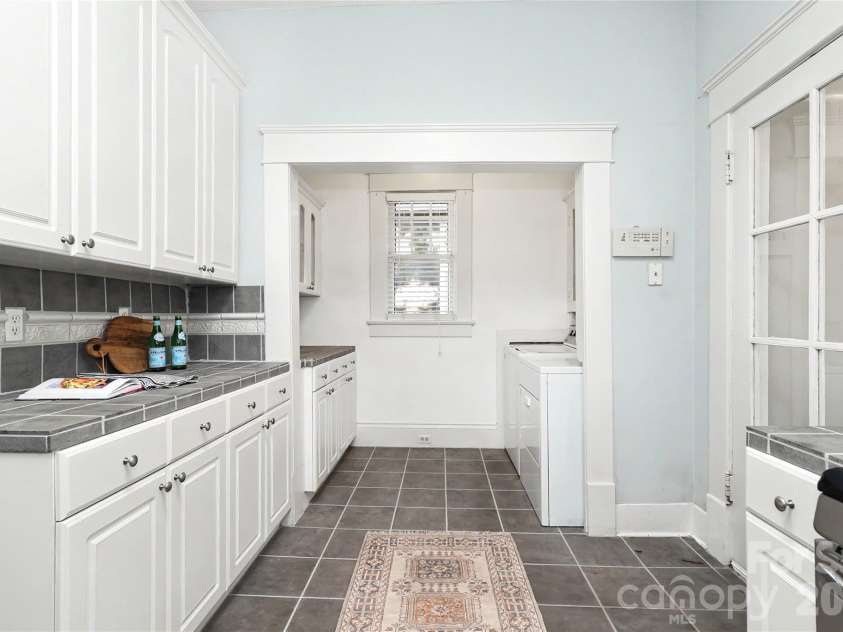 1933 Park Road, Charlotte, NC 28203.  MLS# CAR4435798, YatesRealty ID 57906. 