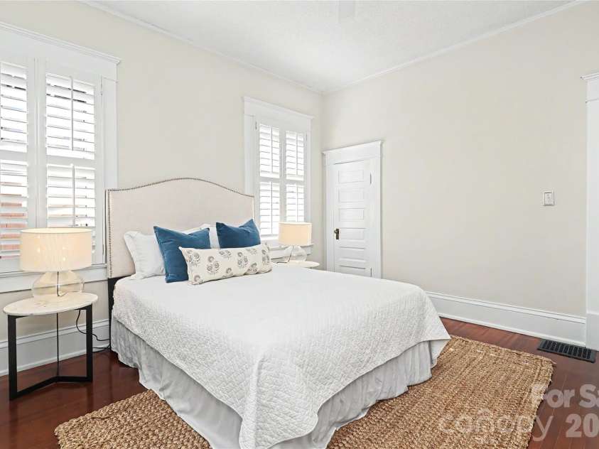1933 Park Road, Charlotte, NC 28203.  MLS# CAR4435798, YatesRealty ID 57906. 